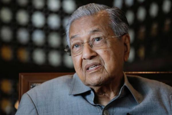 Mantan Perdana Menteri Malaysia Mahathir Mohamad saat wawancara dengan Reuters di Putrajaya, Malaysia 8 November 2022. REUTERS 