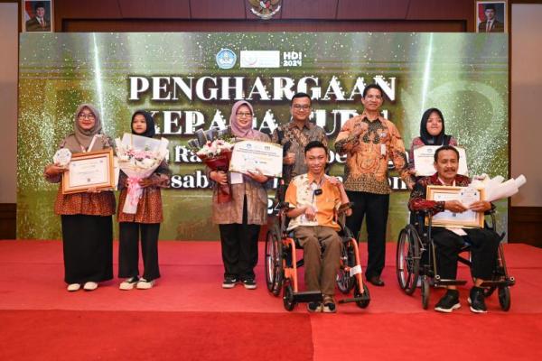 Direktorat Jenderal Guru dan Tenaga Kependidikan (GTK) Kemendikdasmen menyelenggarakan kegiatan Penghargaan Kepada Guru Dalam Rangka Memperingati Hari Disabilitas Internasional Tahun 2024 (Foto: Ist) 