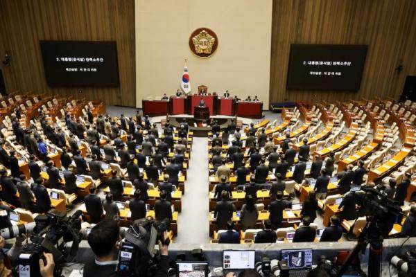 Anggota parlemen di ruang pemungutan suara pemakzulan Presiden Yoon Suk Yeol di Majelis Nasional di Seoul, Korea Selatan, 7 Desember 2024. Foto via REUTERS 