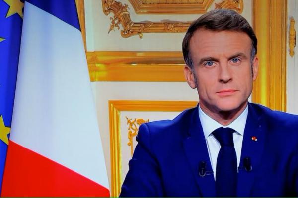 Presiden Prancis Emmanuel Macron saat berpidato di televisi usai PM Michel Barnier digulingkan dalam mosi tidak percaya di parlemen, di Paris, Prancis, 5 Desember 2024. REUTERS 