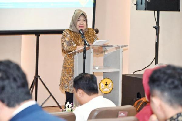 Plt Sekretaris Jenderal MPR RI Siti Fauziah membuka Sarasehan Kehumasan MPR RI kerjasama dengan Gerakan Mahasiswa Nasional Indonesia (GMNI)  Komisariat FISIP Universitas Jenderal Soedirman (Foto: Humas MPR) 