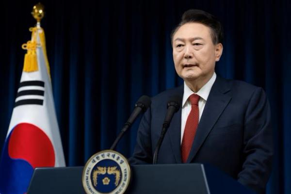 Presiden Korea Selatan Yoon Suk Yeol menyampaikan pidato di Kantor Kepresidenan di Seoul, Korea Selatan, 7 Desember 2024. Handout via REUTERS 