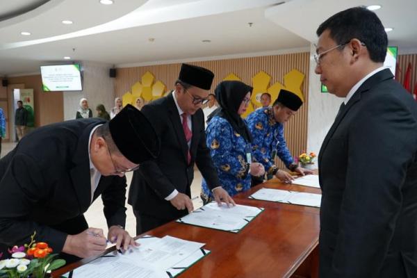 Kepala Badan Pangan Nasional/National Food Agency (NFA) Arief Prasetyo Adi melantik pejabat tinggi pratama, pejabat pengawas, dan pejabat fungsional lingkup NFA,di Kantor NFA, Jakarta, Senin (9/12/2024).(foto: NFA) 