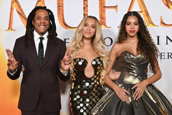 Jay-Z, Beyonce, dan Blue Ivy di pemutaran perdana film Disney `Mufasa: The Lion King` di Dolby Theatre di Hollywood, California, Senin malam (9/12/2024). (FOTO: GETTY IMAGE). 