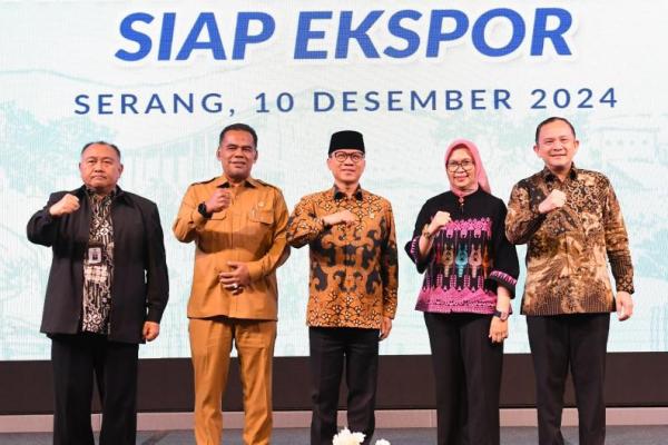 Menteri Desa dan Pembangunan Daerah Tertinggal (Mendes PDT) Yandri Susanto usai buka kegiatan pelatihan UMKM dan BUMDes siap ekspor, di Kota Serang, Banten, Selasa (Foto: Kemendes PDT) 