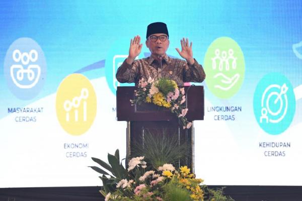 Menteri Desa dan Pembangunan Daerah Tertinggal (Mendes PDT) Yandri Susanto membuka Workshop Exit Strategy Desa Cerdas di Serang, Selasa (10/12/2024) malam (Foto: Kemendes PDT) 