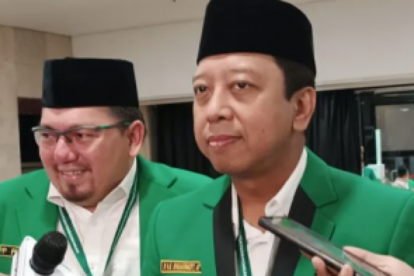 Ketua Majelis Pertimbangan DPP PPP Muhammad Romahurmuziy menyerukan taubatan nasuha untuk seluruh pengurus DPP PPP karena gagal membawa partai ke Gedung DPR, Senayan, Jakarta. 