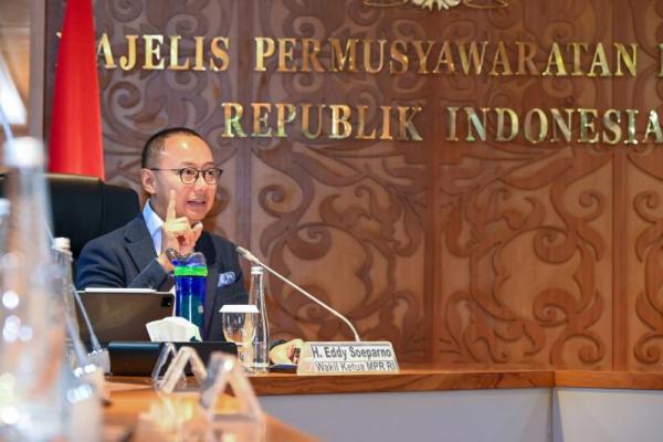 Wakil Ketua MPR RI Eddy Soeparno menerima audiensi dari Emil Salim Institute (ESI) di Ruang Rapat Pimpinan MPR RI, Senayan, Jakarta, Jumat (Foto: Humas MPR) 