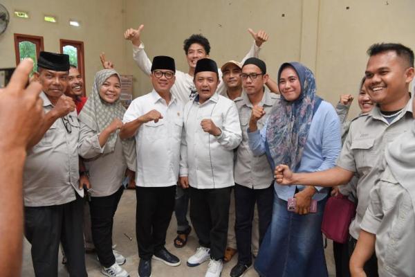 Menteri Desa dan Pembangunan Daerah Tertinggal (Mendes PDT) Yandri Susanto saat mengunjungi Nagari Nanggalo, Kecamatan Koto XI, Kabupaten Pesisir Selatan, Provinsi Sumatera Barat (Foto: Ist) 