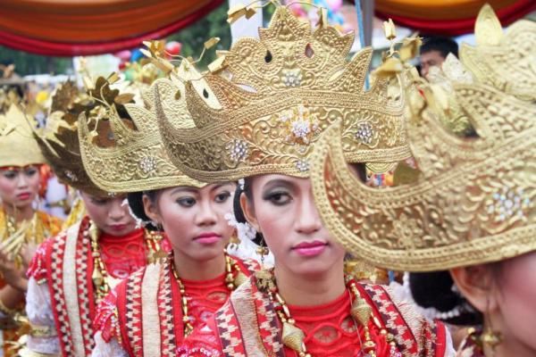 Siger, hiasan kepala khas Lampung (Foto: indonesiakaya.com) 