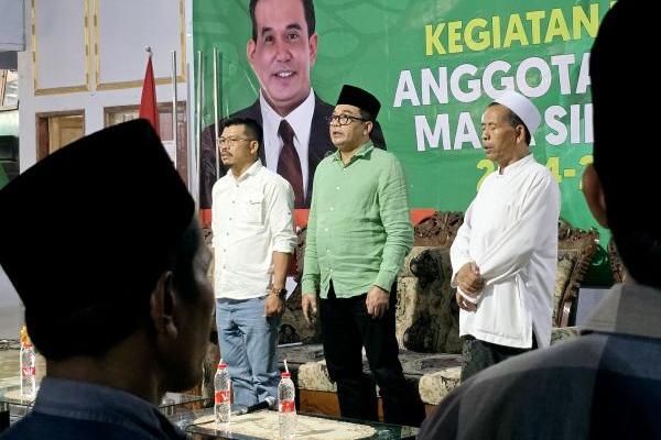 Anggota DPR RI Komisi XIII Ahmad Iman Sukri dalam kegiatan reses di Pondok Pesantren Hidayatul Mubtadiin, Plumpung, Plaosan, Kabupaten Magetan Pondok Pesantren Hidayatul Mubtadiin, Plumpung, Plaosan, Kabupaten Magetan (Foto: Ist) 