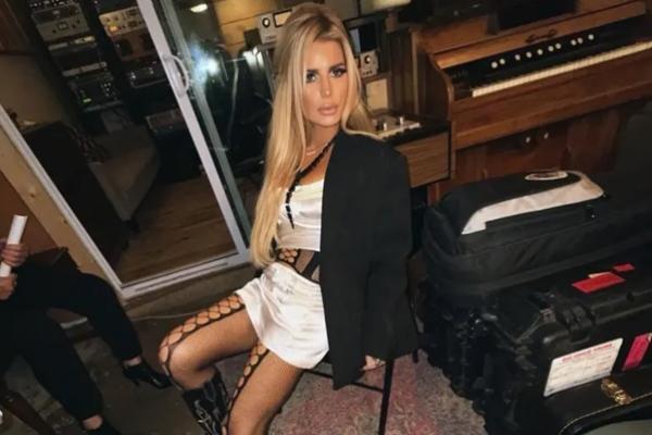 Unggah Foto di Studio Rekaman, Wajah Jessica Simpson tak Dikenali Penggemarnya. (FOTO: INSTAGRAM) 