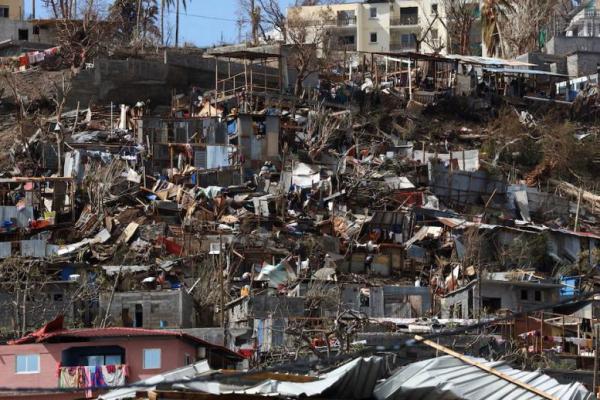 Rumah-rumah yang rusak setelah Topan Chido, di Kaweni, Mayotte, Prancis, 18 Desember 2024. REUTERS 