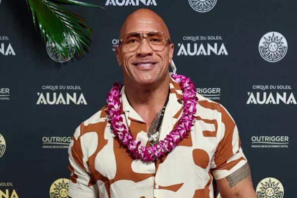 Dwayne Johnson pada pemutaran perdana Cirque du Soleil Auana di Honolulu pada 17 Desember 2024. (FOTO: GETTY IMAGE) 