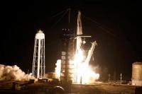 Roket SpaceX Falcon 9 lepas landas dengan Polaris Dawn, di Kennedy Space Center di Cape Canaveral, Florida, AS 10 September 2024. REUTERS