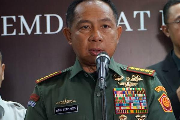 Panglima TNI Jenderal TNI Agus Subiyanto menyatakan, TNI mengerahkan kapal perang hingga pesawat Hercules untuk pengamanan Nataru 2024-2025. 