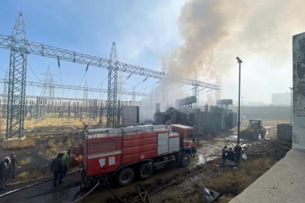 Asap mengepul dari pembangkit listrik setelah serangan udara Israel di Sanaa, Yaman, 19 Desember 2024. REUTERS 