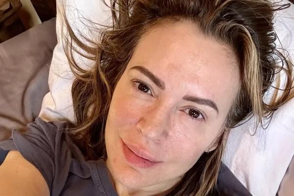 Rayakan Ulang Tahun Ke-52, Alyssa Milano Selfie dengan Wajah Tanpa Riasan. (FOTO: INSTAGRAM) 