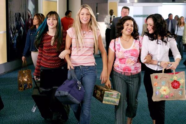 Dari kiri: Amber Tamblyn, Blake Lively, America Ferrera dan Alexis Bledel di `The Sisterhood of the Traveling Pants`tahun 2005. (FOTO: SHUTTERSTOCK) 