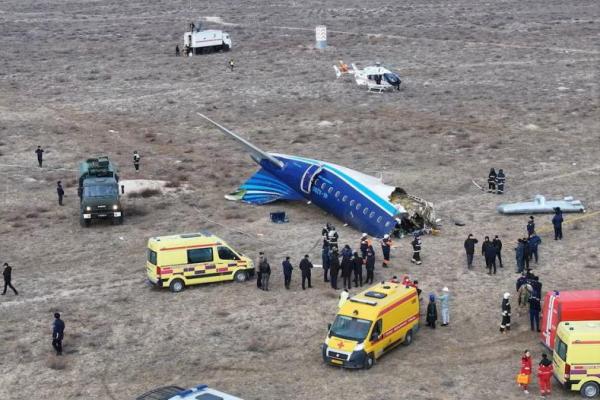 Pemandangan drone menunjukkan lokasi jatuhnya pesawat penumpang Azerbaijan Airlines di dekat kota Aktau, Kazakhstan, 25 Desember 2024. REUTERS 