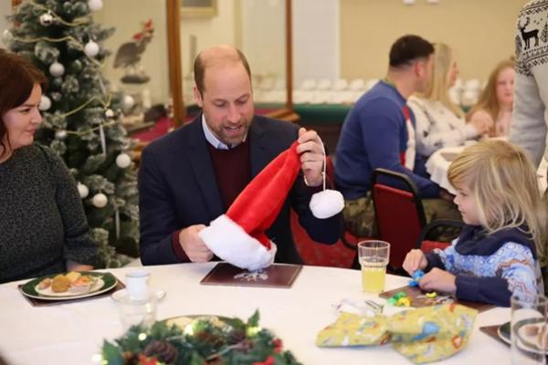 Pangeran William, Pangeran Wales, Kolonel Kepala, Batalyon 1 Resimen Mercian, mengunjungi Resimen tersebut untuk acara Natal bagi keluarga di Picton Barracks pada 10 Desember 2024 di Bulford, Wiltshire. (FOTO: GETTY IMAGE) 