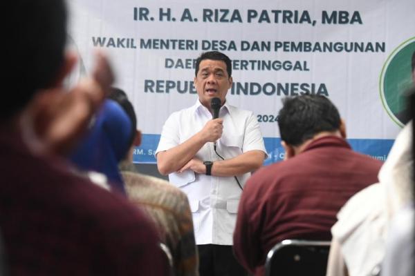 Wakil Menteri Desa dan Pembangunan Daerah Tertinggal (Wamendes PDT) Ahmad Riza Patria sebut Kemendes PDT bakal all out dalam mengawal relokasi korban tanah bergerak di Sukabumi (Foto: Humas Kemendes PDT) 