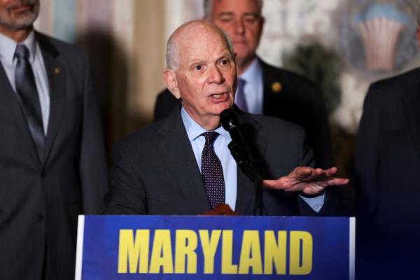 Senator AS Ben Cardin berbicara bersama anggota delegasi kongres Maryland di Baltimore, Maryland, di Capitol Hill di Washington, AS, 9 April 2024. REUTERS 