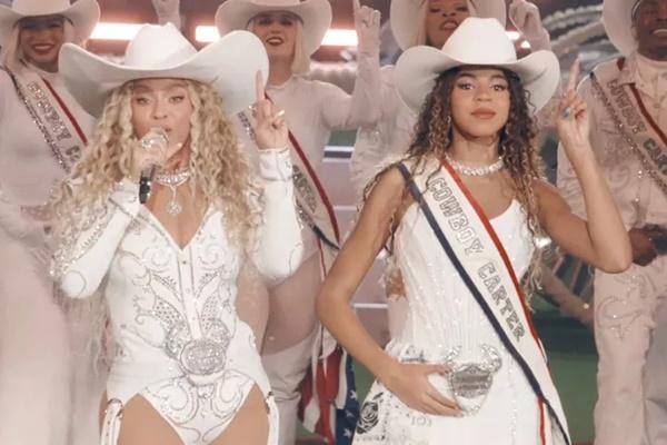 Debut `Cowboy Carter` di Halftime Show, Beyonce Menari Bareng Putrinya Blue Ivy. (FOTO: NETFLIX) 