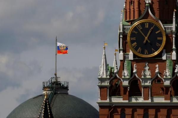 Bendera Rusia berkibar di kubah gedung Senat Kremlin di belakang Menara Spasskaya, di pusat kota Moskow, Rusia, 4 Mei 2023. REUTERS 