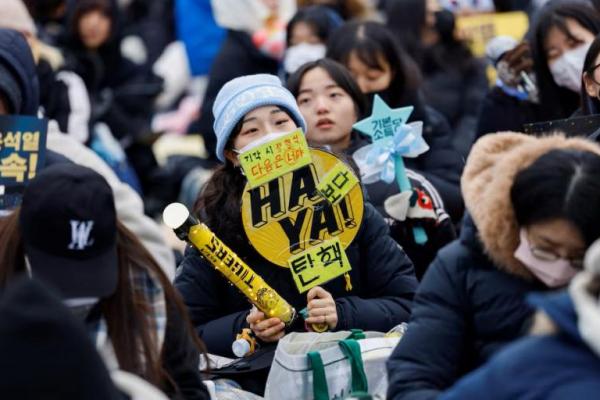 Demonstran menghadiri unjuk rasa menentang Presiden Korea Selatan yang dimakzulkan Yoon Suk Yeol, di Seoul, Korea Selatan, 21 Desember 2024. REUTERS 