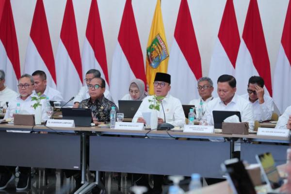 Menteri Desa dan Pembangunan Daerah Tertinggal (Mendes PDT) Yandri Susanto dalam Rapat Koordinasi Terbatas Bidang Pangan di Mahan Agung di Kota Bandar Lampung (Foto: Humas Kemendes PDT) 