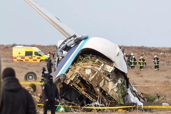 Pesawat penumpang Azerbaijan Airlines (AZAL) Penerbangan 8432. (FOTO: GETTY IMAGE) 