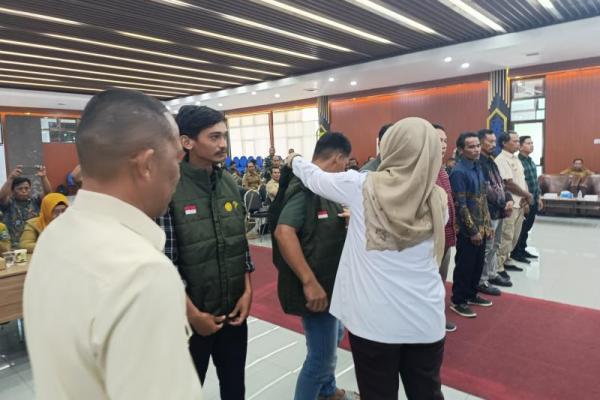 Kepala Pusat Pelatihan Pertanian, Inneke Kusumawaty bersama Bupati Bulungan Syarwani, mengukuhkan brigade pangan di Gedung Sekretariat Daerah Kab. Bulungan, Senin (Foto: Kementan) 