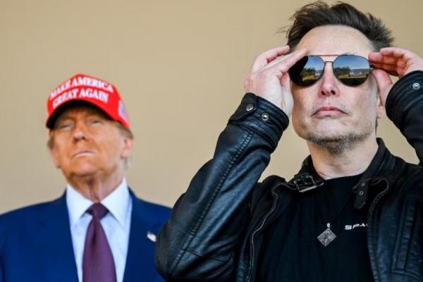 Presiden terpilih AS Donald Trump dan Elon Musk menyaksikan peluncuran uji terbang keenam roket SpaceX Starship di Brownsville, Texas, AS, 19 November 2024. Foto via REUTERS 