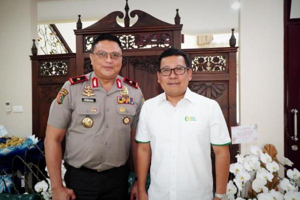 Kepala Badan Pangan Nasional/National Food Agency (NFA)  Arief Prasetyo Adi bersama Direktur Pengawasan Penerapan Standar Keamanan dan Mutu Pangan, Badan Pangan Nasional/National Food Agency (NFA) Hermawan. (foto:NFA) 