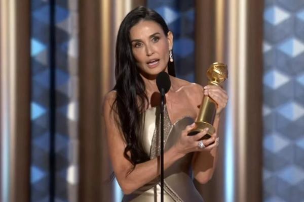 Golden Globes 2025, Demi Moore Terkejut Raih Aktris Terbaik Film Komedi/Musikal untuk The Substance. (FOTO: CBS) 