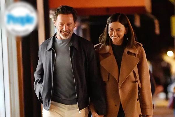 Hugh Jackman dan Sutton Foster menikmati makan malam di Santa Monica, California, pada 6 Januari 2025. (FOTO: THE IMAGE DIRECT) 