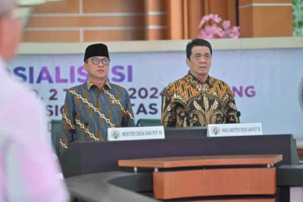 Menteri Desa dan Pembangunan Daerah Tertinggal (Mendes PDT) Yandri Susanto bersama Wamendes PDT Ahmad Riza Patria dalam sosialisasi Peraturan Menteri Desa (Permendesa) Nomor 2 Tahun 2025 tentang Petunjuk Operasional atas Fokus Penggunaan Dana Desa Tahun 2025 (Foto: Humas Kemendes PDT) 