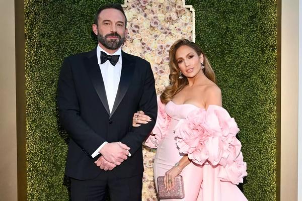 Ben Affleck dan Jennifer Lopez pada 7 Januari 2024 di Beverly Hills, California. (FOTO: GETTY IMAGE) 