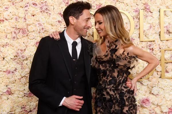 Adrien Brody dan pacarnya, desainer Marchesa Georgina Chapman di acara Golden Globes 2025, Minggu (5/1/2025). (FOTO: GETTY IMAGE) 