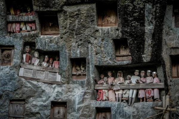 Salah satu pemakaman unik, pemakaman londa di Tana Toraja, Indonesia (Foto: Wonderful Indonesia) 