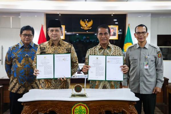 Penandatanganan Nota Kesepahaman antara Kementerian Pertanian dan Kementerian Transmigrasi (Foto: Humas Kementrans) 