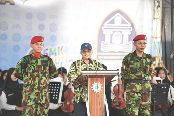 Menteri Pendidikan Dasar dan Menengah (Mendikdasmen), Abdul Mu`ti memberi sambutan dalam peresmian gedung SMK Muhammadiyah 3 Karawang, Jawa Barat (Foto: Ist) 