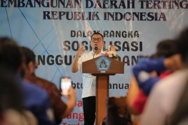 Menteri Desa dan Pembangunan Daerah Tertinggal (Mendes PDT) Yandri Susanto saat kunjungan kerja ke Desa Bongkasa Pertiwi Kecamatan Abiansemal Kabupaten Badung (Foto: Humas Kemendes PDT) 