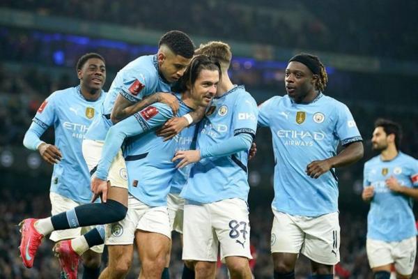 Manchester City Hancurkan Salford City 8-0