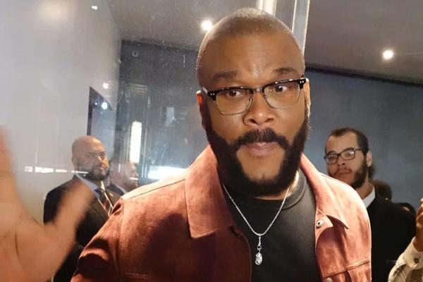 Tyler Perry Kecam Perusahaan Asuransi yang Batalkan Jutaan Polis sebelum kebakaran Hutan. (FOTO: SPLASH NEWS) 