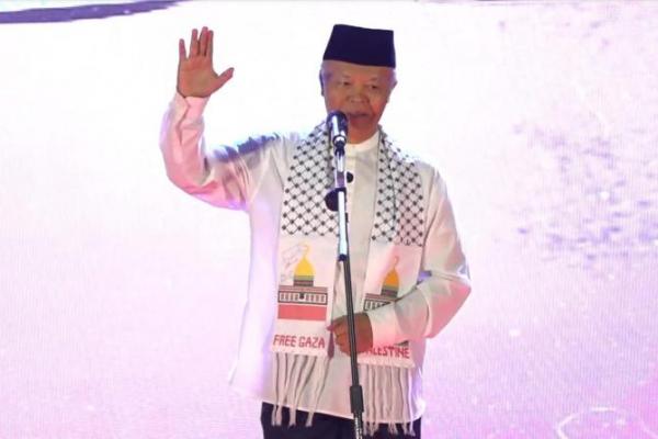 Wakil Ketua MPR RI Hidayat Nur Wahid (HNW) memberikan sambutan dalam Pembukaan Festival Budaya bertajuk All Eyes On Palestine yang diselenggarakan oleh Adara Relief Internasional, di Gedung SMESCO, Jakarta, Minggu (Foto: Humas MPR) 