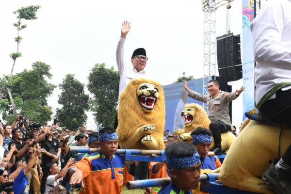 Menteri Desa dan Pembangunan Daerah Tertinggal (Mendes PDT) Yandri Susanto dalam peringatan Hari Desa perdana di Subang, Jawa Barat (Foto: Kemendes PDT)  