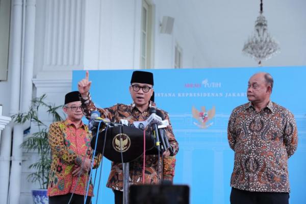 Menteri Desa dan Pembangunan Daerah Tertinggal (Mendes PDT) Yandri Susanto usai menghadiri Rapat Terbatas di Istana Negara membahas program Makan Bergizi Gratis (MBG) (Foto: Kemendes PDT) 