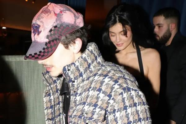 Setelah Golden Globes 2025, Kylie Jenner dan Timothee Chalamet Kencan Romantis di Paris. (FOTO: BACKGRID) 